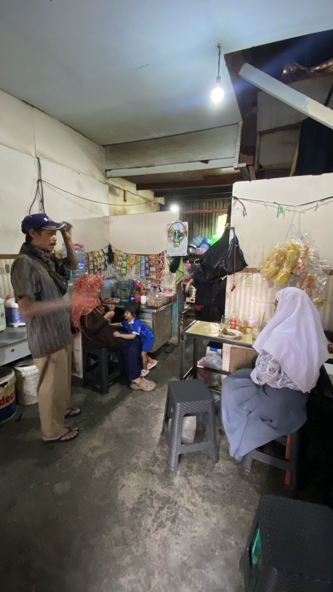 hekusuma's tweet photo. Satu pIntu, membuka dunia yang berbeda. Siapa sangka. https://t.co/oaUV1CQBJS