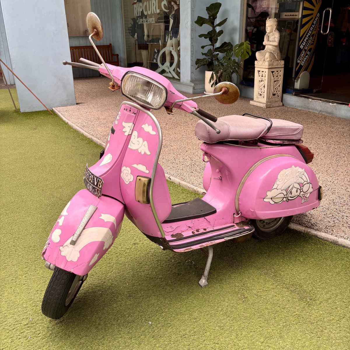 SurferGirlcom's tweet photo. Who’s missing this vespa? 🙋🏼‍♀️ https://t.co/yjdh2HNtnW