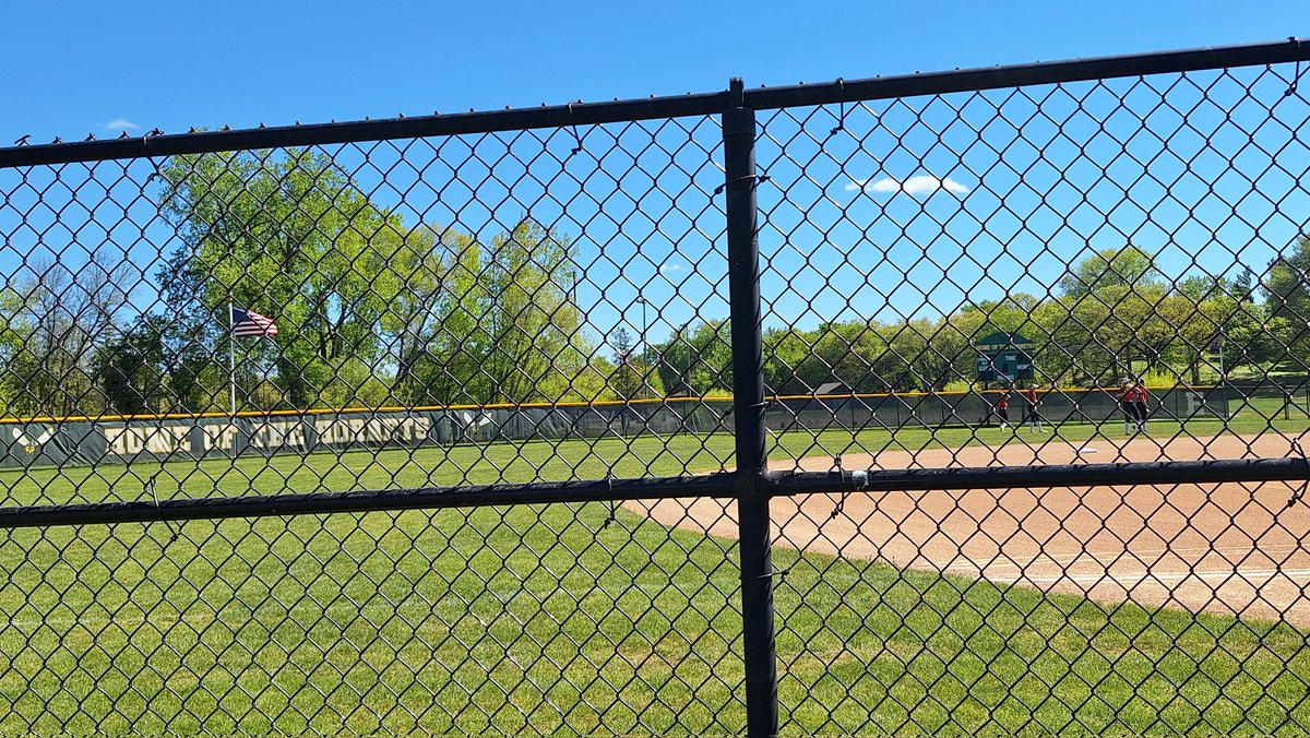 nitzp's tweet photo. Super fun afternoon taking in a big W by our @EdinaHornetSB beating EP 9-4! 1st game in person and was happy to accept an obligatory (possibly superstition) tootsie pop! Hey, if it helps, I'll take one for the team!! 😁 Let's Go Edina! https://t.co/hANFtOoo2r