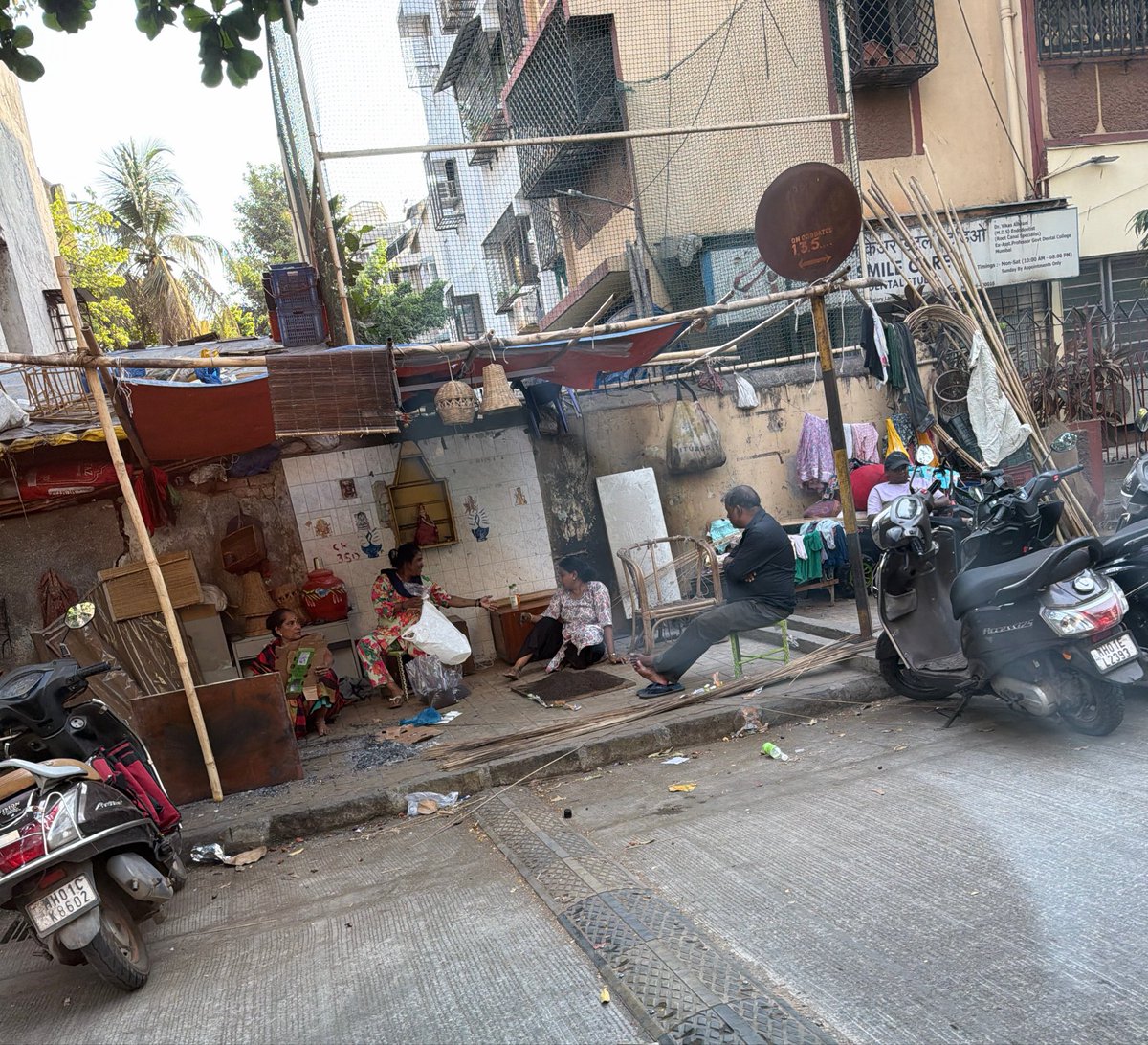 MNCDFanonymous's tweet photo. Has @mybmc sold this Foothpath in Mahim behind allied industrial estate , as these encroachers have changed tiles , kept a bed , crazy scene , hope @AshwiniBhide sees this and remove this encroachment and make Foothpath available for citizens . @MumbaiPolice @CMOMaharashtra https://t.co/3cOMd0urwx
