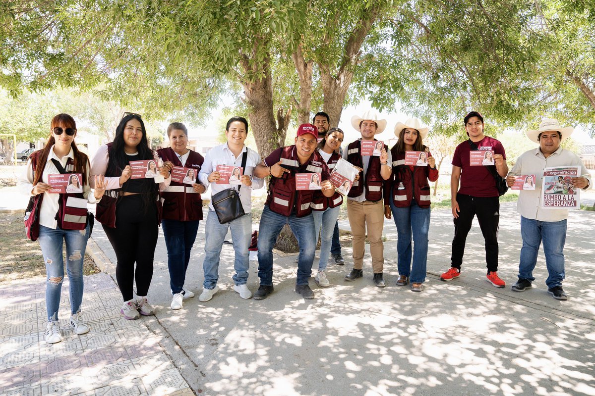 AaronEnrGar's tweet photo. Desde temprano los jóvenes de Coahuila nos activamos con un Brigadeo y por la tarde nos movimos al Centro de Matamoros. En equipo con Marco Beltrán, dejamos claro a la ciudadanía que nuestra compañera Darinka Guerra  tiene la capacidad, la preparación. https://t.co/L4xtzTJkVD