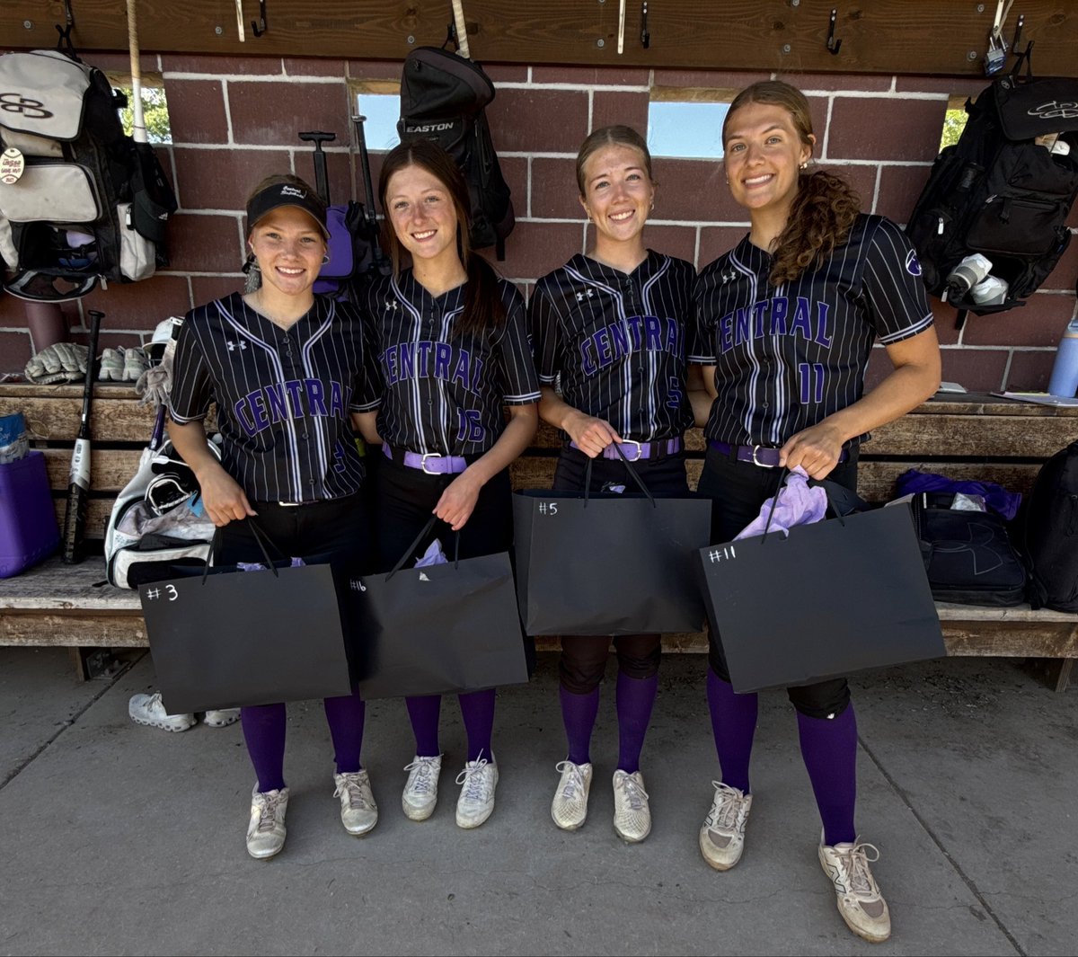 c3entralsb's tweet photo. Congratulations to our Seniors and their Parents! Amazing young ladies (on and off the field) with bright futures ahead of them. 🥎 https://t.co/uanu2wE0Ix