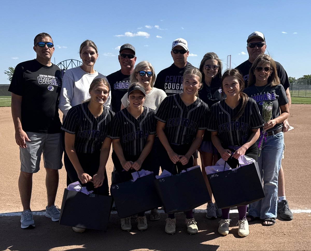 c3entralsb's tweet photo. Congratulations to our Seniors and their Parents! Amazing young ladies (on and off the field) with bright futures ahead of them. 🥎 https://t.co/uanu2wE0Ix