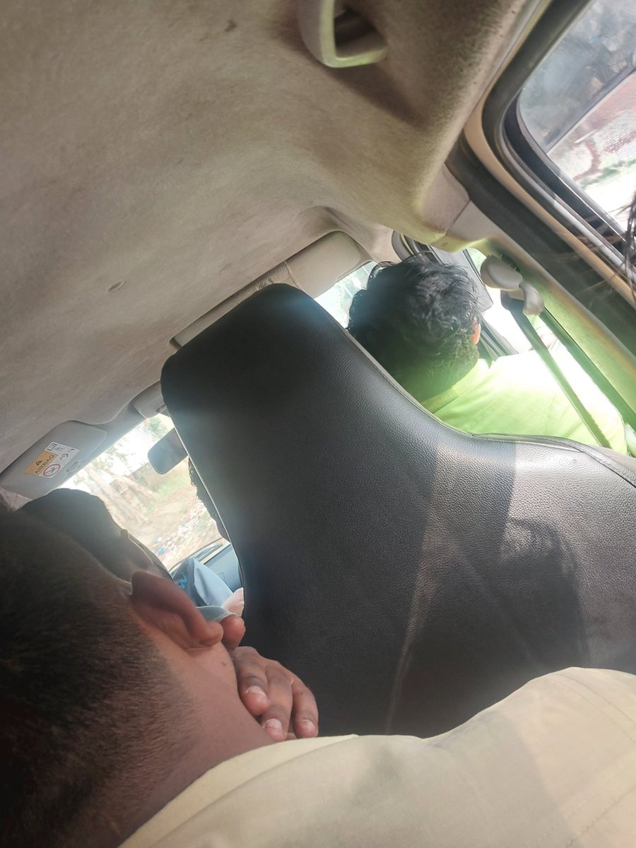 itsanant_'s tweet photo. India is not for beginners...
2 people on driving seat and 14 people total with just 8 seats. https://t.co/T7Xi73WVeZ