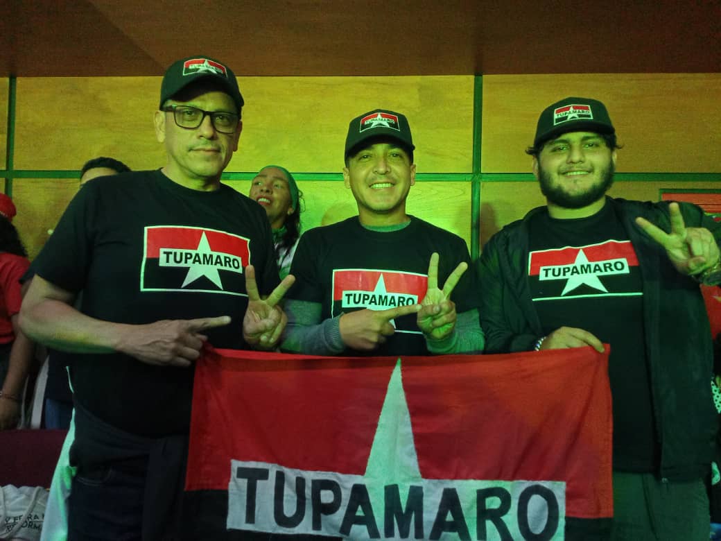 TupamaroMRT_'s tweet photo. ¡Lealtad inquebrantable y Absoluta! 🚩🏴

 Nuestra militancia TUPAMARO dice presente en el programa con el mazo dando junto al Capitán Diosdado cabello.
Reafirmamos la unidad revolucionaria y el compromiso con el legado del Comandante Hugo Chávez. En tiempos de resistencia, ¡seguimos firmes en la lucha junto al pueblo! 

¡Venceremos! 👉✌️

#VenezuelaTodaUnida 
#TupamaroAntiimperislista

@WBenavides_MRT 
@LanzRaiza 
@NicolasMaduro 
@delcyrodriguezv 
@dcabellor 
@ConElMazoDando