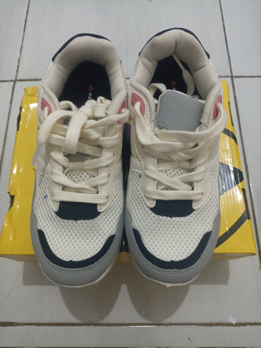 purpleocean312's tweet photo. #wts sepatu aerostreet ortiz uk 37, dijual krn salah ukuran, masi bersih mulus blm pernah kubawa keluar samsek ya 💸160k dom semarang https://t.co/R6FjRvL5u4