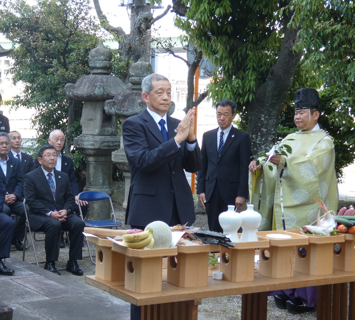 aichi_ds's tweet photo. あいち自動車学校の中に神社⛩があることをご存じですか？
令和8年5月14日、あいち自動車学校内の保安神社において毎年恒例の例祭を行い、交通安全祈願を実施しました🚗
今年も交通事故の起こらないように職員一同、お祈り申し上げます。  
#あいち自動車学校 #交通安全祈願 #車校 #例祭 https://t.co/KvkZaRBCxD