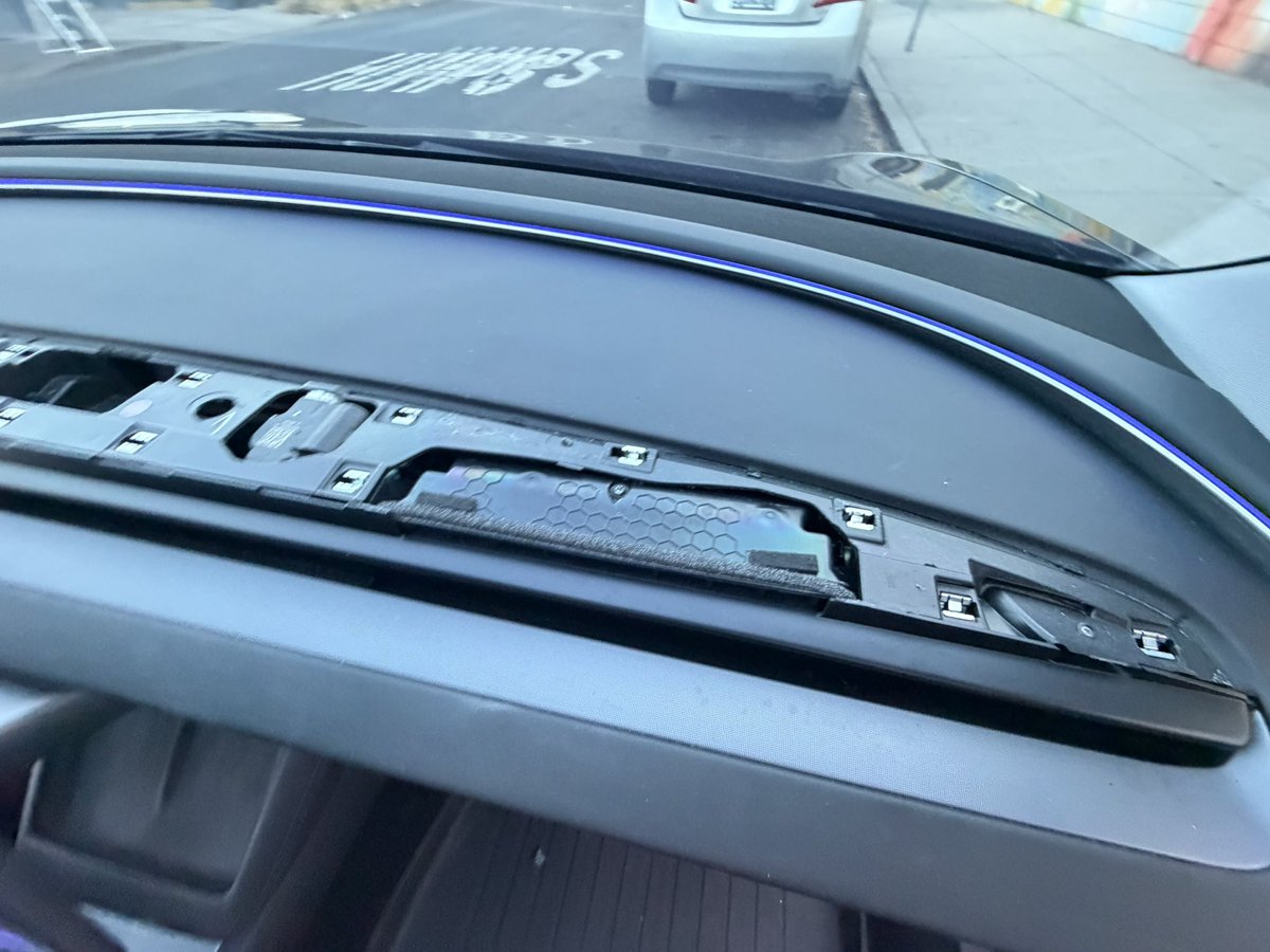 BLKMDL3's tweet photo. Retrofitted the Carbon dash from the Model 3 Performance into my Premium Model 3, such an improvement. https://t.co/R1P5n3shzg