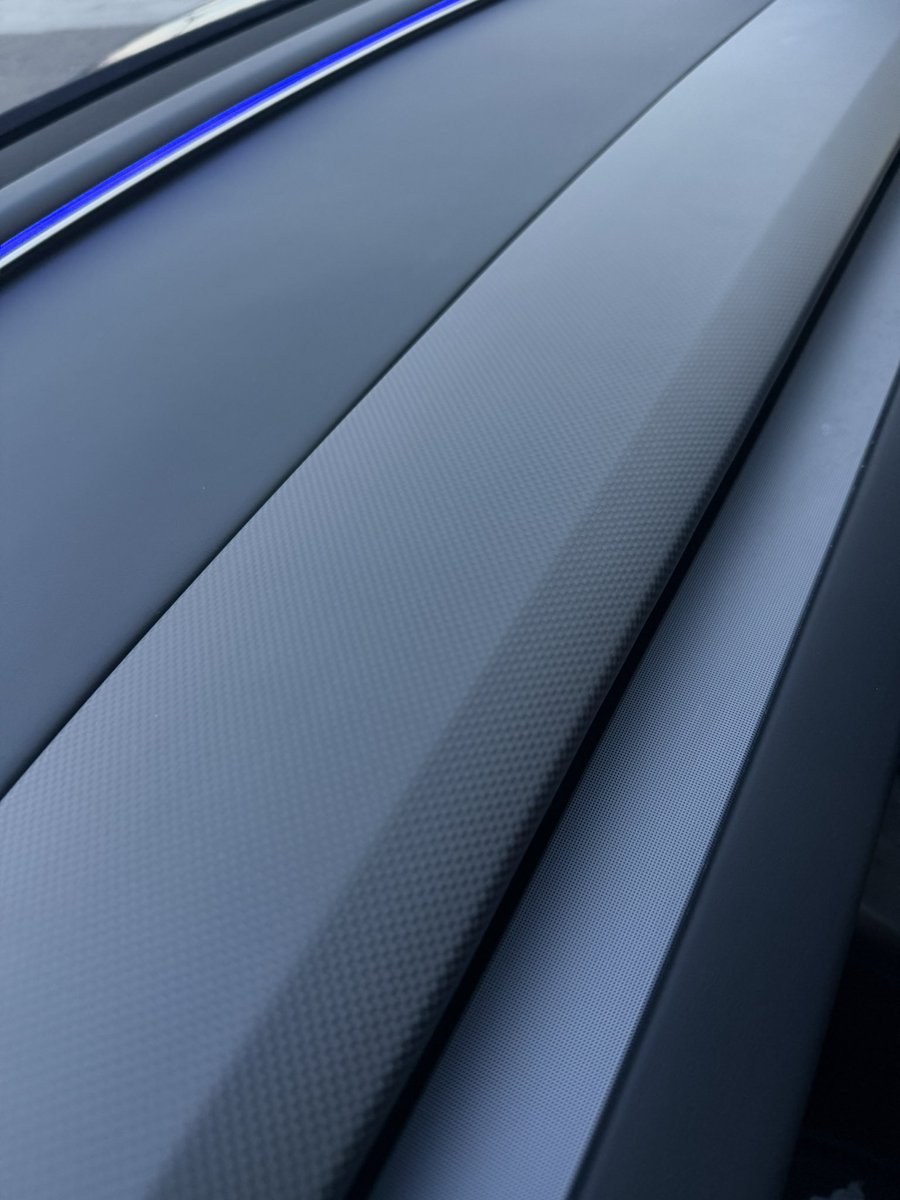 BLKMDL3's tweet photo. Retrofitted the Carbon dash from the Model 3 Performance into my Premium Model 3, such an improvement. https://t.co/R1P5n3shzg