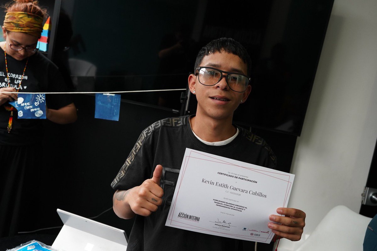 DistritoJoven_'s tweet photo. 💻✨ En #ForjarRestaurativo vivimos una jornada de aprendizaje junto a @Accion_Interna , donde los jóvenes fortalecieron herramientas para el trabajo, atención al cliente y manejo básico de computador 🙌🏽

#AquíSíPasa #DistritoJoven https://t.co/lWPkYtjLjH
