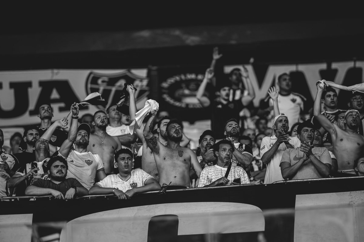 CentralDoCAM's tweet photo. Essa classificação não pode mascarar de forma alguma o péssimo momento que o Galo vive e o jogo horrível que fez hoje. Foi um sofrimento pro torcedor aguentar 90 minutos dessa pelada, e ainda passar por mais uma disputa de pênaltis. Nada nisso pode ser tratado como normal. O clube segue perdido, sem organização, sem confiança e sem apresentar qualquer sinal real de melhora.

📸 Pedro Souza/Atlético-MG