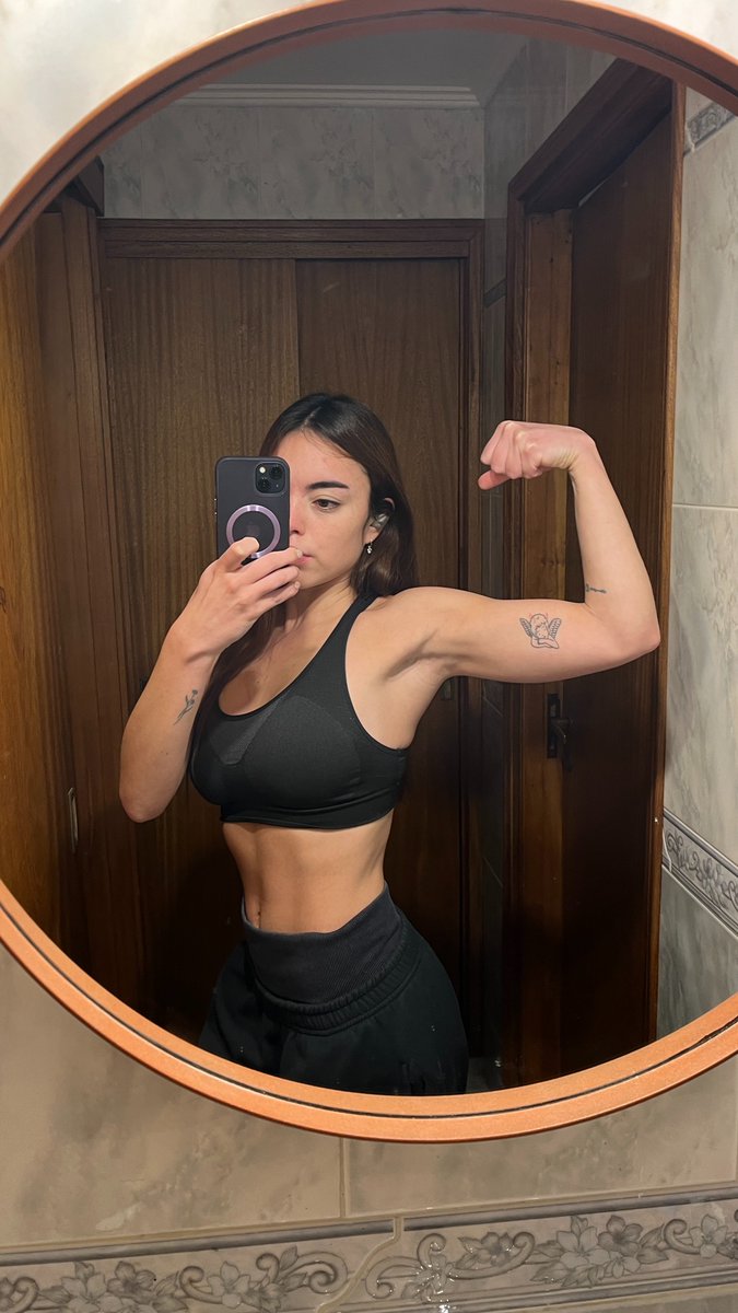 Sasha tweet media