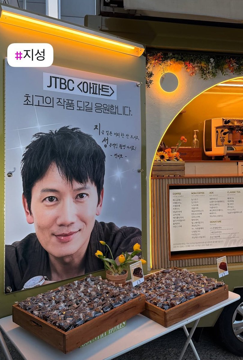 midobirb's tweet photo. jeon mido sent a coffee truck to the set of “apartment” to support jisung and jung soonwon 🥹🤍 their friendship since connection is still going strong huhuu our audiophile squad 🥹❤️ https://t.co/Hbd9amwaiO