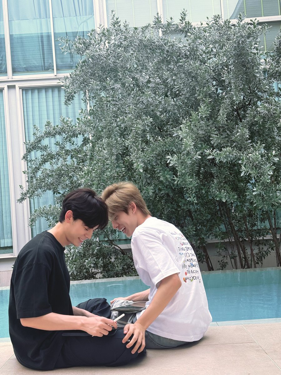 regre_tt's tweet photo. #whoremembers #teeteepor
이 때 사진이 진짜 내가 너무 좋아하는 사진이야...😭🤍 https://t.co/TpClLo2mej