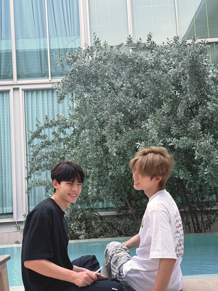 regre_tt's tweet photo. #whoremembers #teeteepor
이 때 사진이 진짜 내가 너무 좋아하는 사진이야...😭🤍 https://t.co/TpClLo2mej