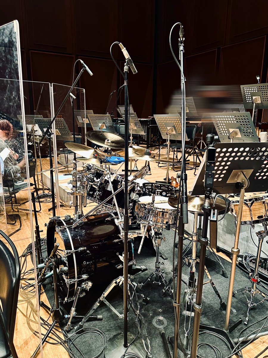 sekki_satoshi's tweet photo. 【『ザ・テューバ・マフィアズ』】

ドラムで出演いたしました。
とにかくとんでもない世界的チューバ奏者の方々とご一緒させていただけて幸せな1夜でした！

バンド隊は某ツアーに引き続き
ギター:水野谷怜さん
ベース:ヤノアツシさん
ドラム:関聡

パーカッションの皆さまもありがとうございました👏 https://t.co/e4s2TcRt7G