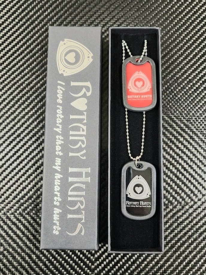 rotaryhutrs_fks's tweet photo. ROTARY HURTS
アクリルツインプレートドッグタグ✨
ROTARYHURTS(MELTY)ver.とセットです。
レーザー彫刻にてクリアプレートの奥にロゴが入る立体感あるドッグタグになります。
ミラーにかけるも良し、チェーン調整でキーホルダーにするも良し、自由にお使いください🤗🎶
価格別リプポスにて↓ https://t.co/39JiCAigWI