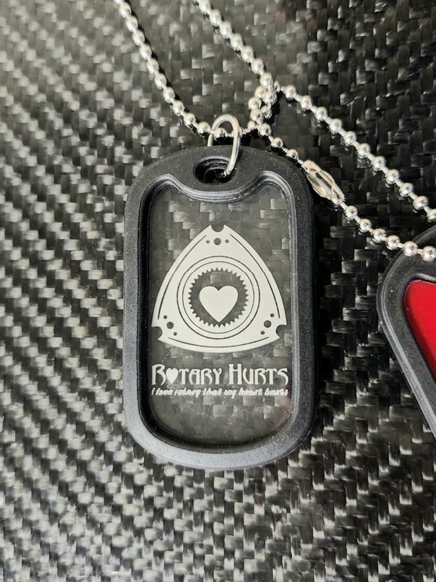 rotaryhutrs_fks's tweet photo. ROTARY HURTS
アクリルツインプレートドッグタグ✨
ROTARYHURTS(MELTY)ver.とセットです。
レーザー彫刻にてクリアプレートの奥にロゴが入る立体感あるドッグタグになります。
ミラーにかけるも良し、チェーン調整でキーホルダーにするも良し、自由にお使いください🤗🎶
価格別リプポスにて↓ https://t.co/39JiCAigWI