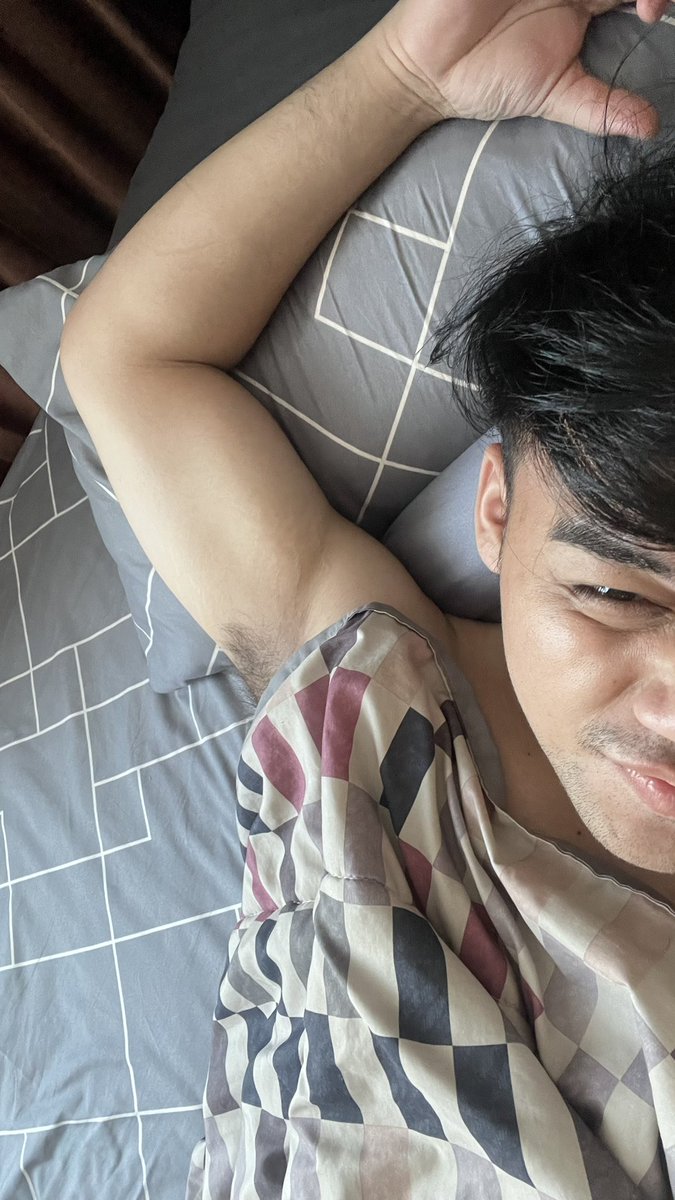 xcancerffy's tweet photo. long weekend? saatnya berakar di kasur https://t.co/Hvr1cP1lwm
