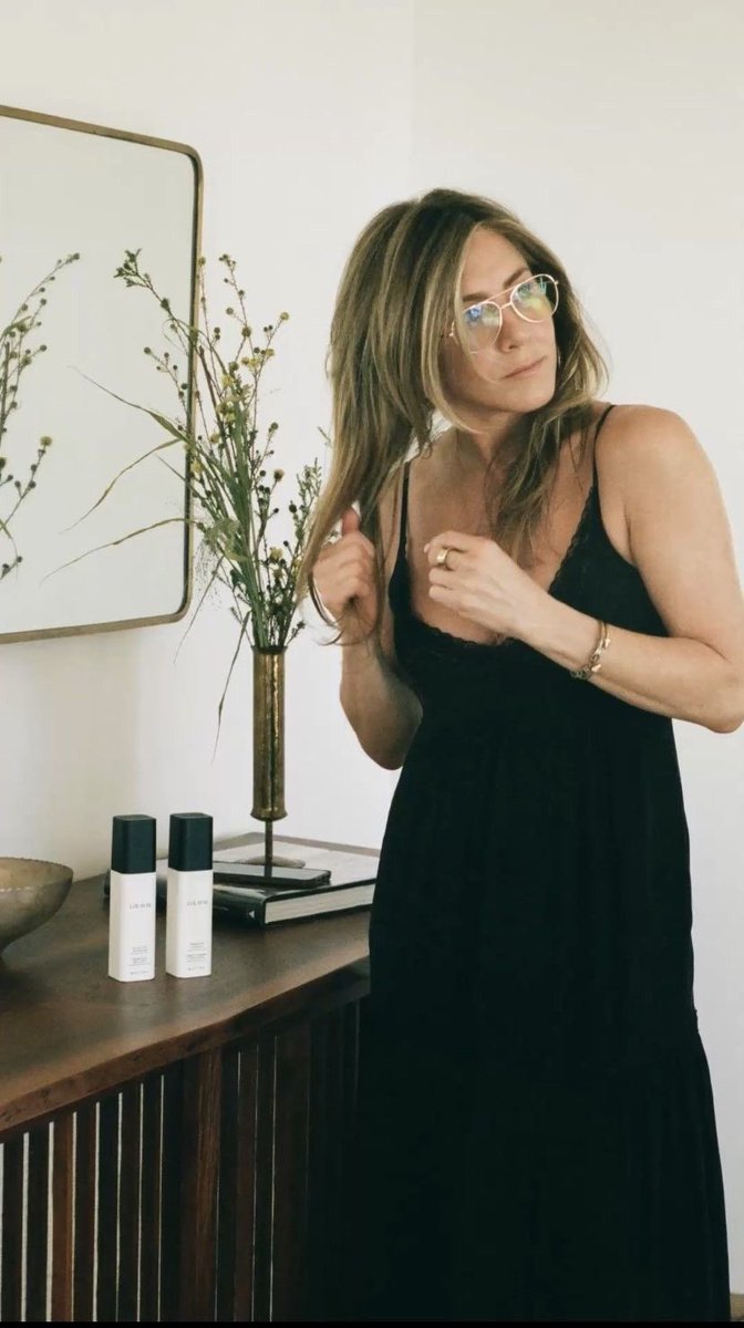 Official Jennifer Aniston tweet media