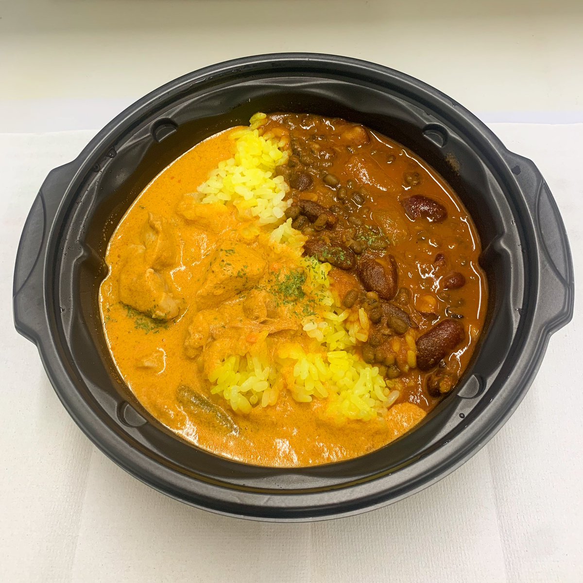 rubis0704's tweet photo. #木曜日はカレーの日 。ひと月以上ぶりの #ミラーン !ダルカレー(豆)とココナッツチキンの2種盛りで。嬉しい♪
・
ダルカレー:中辛
ココナッツチキン:甘口
・
#南インドカレー #MILLAN #無添加 #無化調 #グルテンフリー #curry #木曜日はカレーの日 #instafood #ronron_food_drink_eating_coocking https://t.co/oWM7NZFcru
