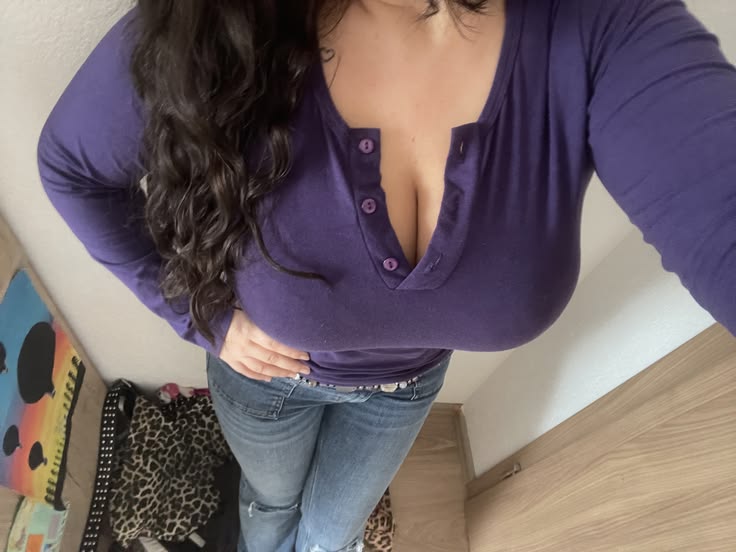 SylziaExclusive's tweet photo. I love women with big tits who walk around wearing outfits that very obviously show off how big their tits are <3 https://t.co/Rgz6pJG2LE