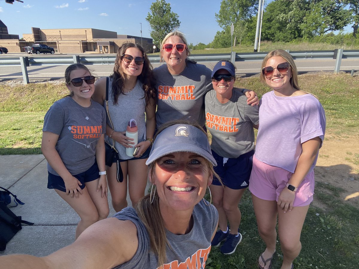Summit Softball tweet media