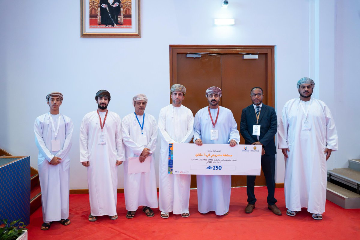 clawsqu's tweet photo. خلال اختتام النسخة الثانية لمعرض مشروعات التخرج الطلابية بالجامعة تحت رعاية صاحب السمو السيد الدكتور/ رئيس الجامعة، حصل الطالب/ عبدالله العبري على المركز الأول في مسابقة المشروع في ثلاث دقائق من الكليات الإنسانية، وحصلت الطالبة/ فاطمة العجمي على جائزة الملصق المبتكر. https://t.co/Kw8iDmPRLo