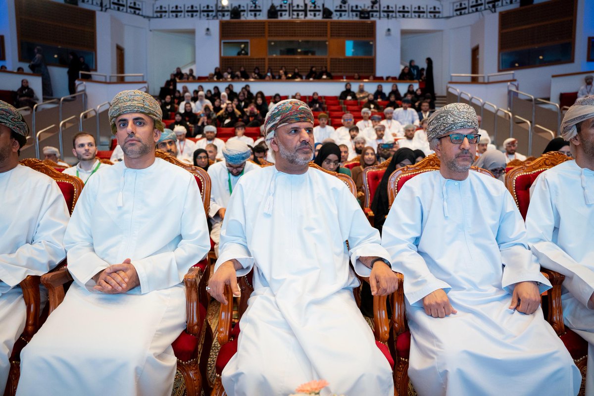 clawsqu's tweet photo. خلال اختتام النسخة الثانية لمعرض مشروعات التخرج الطلابية بالجامعة تحت رعاية صاحب السمو السيد الدكتور/ رئيس الجامعة، حصل الطالب/ عبدالله العبري على المركز الأول في مسابقة المشروع في ثلاث دقائق من الكليات الإنسانية، وحصلت الطالبة/ فاطمة العجمي على جائزة الملصق المبتكر. https://t.co/Kw8iDmPRLo