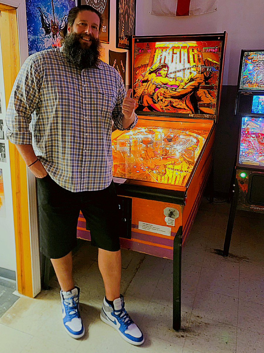 nedrolsma's tweet photo. Pinball's *BIGGEST* Fan Plays Pinball's Largest Game! Seven-Foot Tall Silver-Baller @imsevenfeet aka "Big Ned" aka "Marcus Eriksen" from @OfficialHIMYM plays a super-rare, vintage '79 @atari Hercules pinball game (aka The World's Largest Pinball Machine) @pinballpa in Pittsburgh! https://t.co/lpn9pENViX