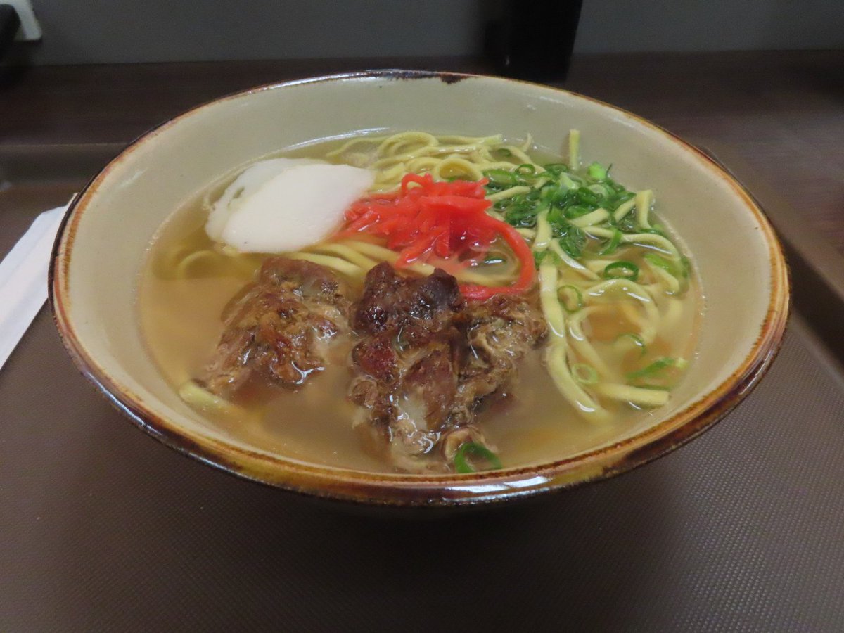 momoshima_jun's tweet photo. 沖縄からの島抜け時に最後に食べるものと言えば、
①那覇空港ゲート前で売ってる『富士屋のぜんざい』
②最後に相応しいソウルフード『沖縄そば』
③ルートビアが癖になる『A&amp;W』
皆はなに食べる？ https://t.co/Djl3c3Rdrl