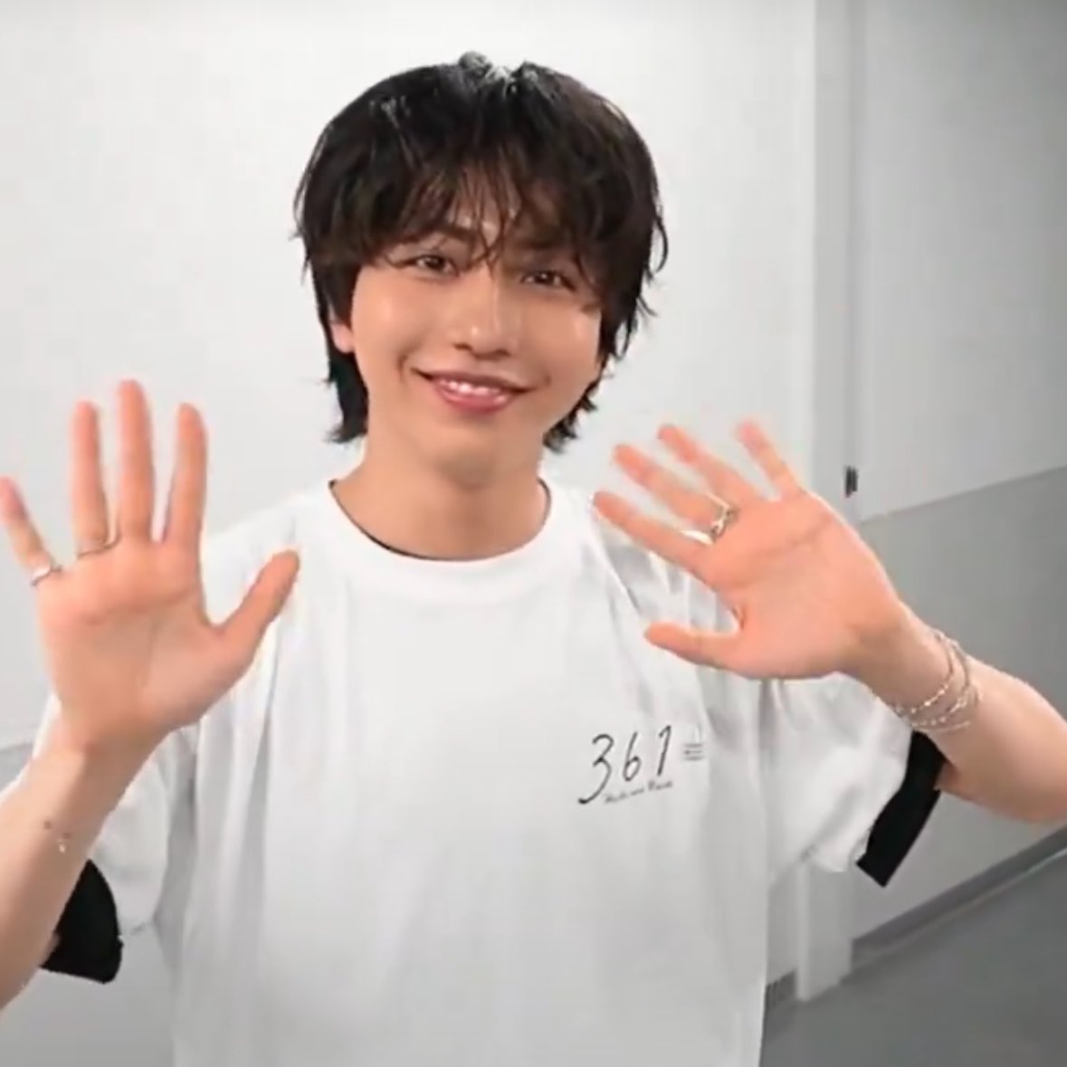 Post by おにゃん on X: 👋🥹👋