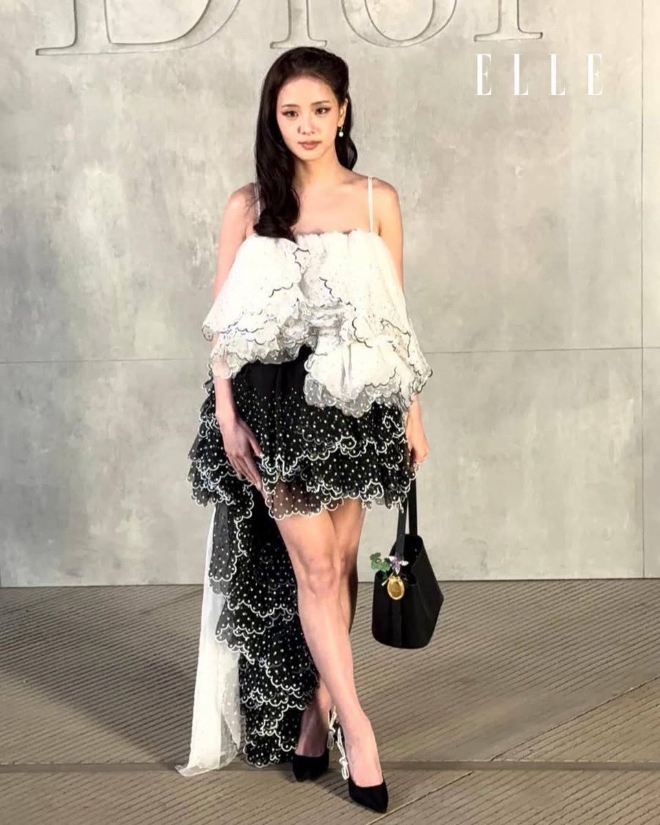 ForeverKimJisoo's tweet photo. JISOO attends #DiorCruise 2027 in LA  

JISOO AT DIOR CRUISE SHOW 
#JISOOxDiorCruise27 https://t.co/dgQyMYaSAK