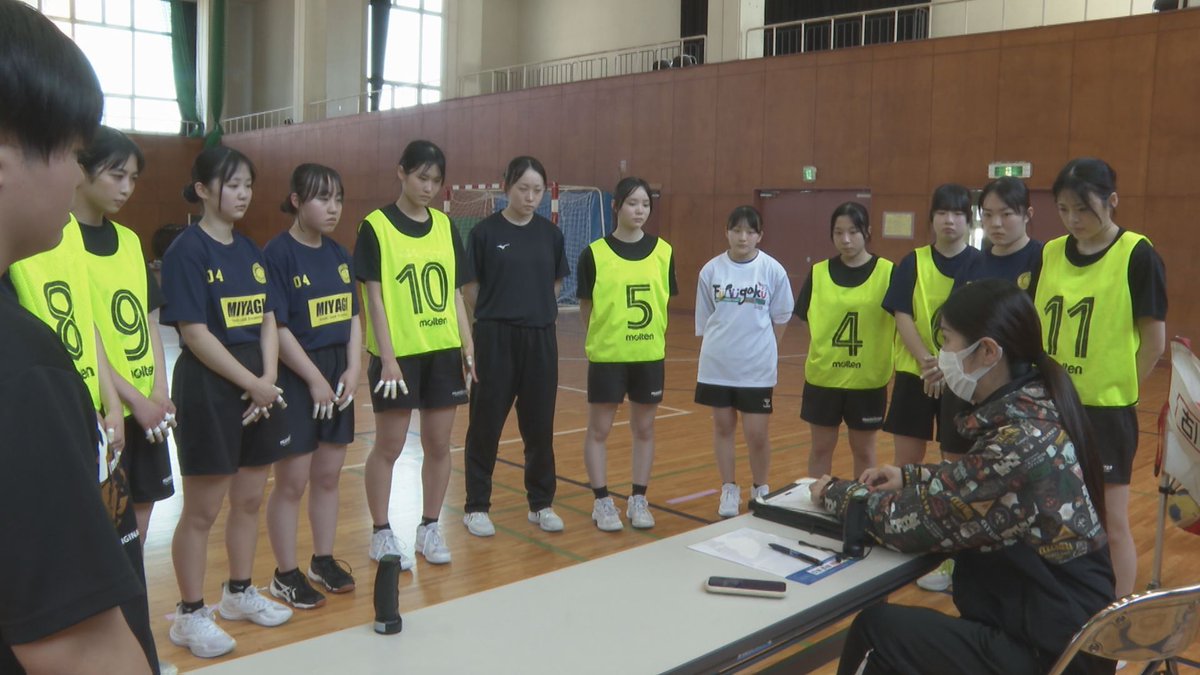 olemoolemo's tweet photo. 今週土曜は「めざせ！頂点」🔥
5/16の放送では、古川学園高校 女子ハンドボール部をご紹介🤾🏻‍♀️ 新人大会で29年ぶりに優勝するなど、勢いに乗るチームの目標はインターハイ出場。「走り続けるハンドボール」を磨き、春季大会に挑む彼女らに密着しました👀khbにて9：30より！📺 https://t.co/A3IMWKVk1y