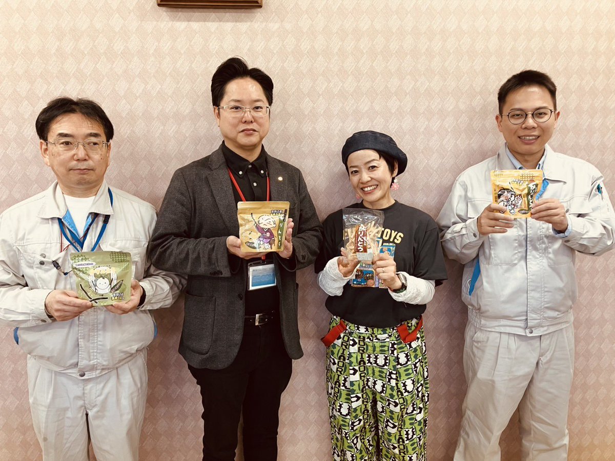 kbs_mori's tweet photo. ラジオカー🚗

午前中は【リンガーハット 京都工場】さんにお伺いしました！

国内3ヶ所目の工場で、野菜カットや餃子製造をされているそうです。
直売所や自販機も人気。週末はキッチンカーも登場し、長崎ちゃんぽんや皿うどんを楽しまれる方も多いそうです♪

#となもり #宮脇さなえ  #エルちゃん https://t.co/OIuhBE3rpg