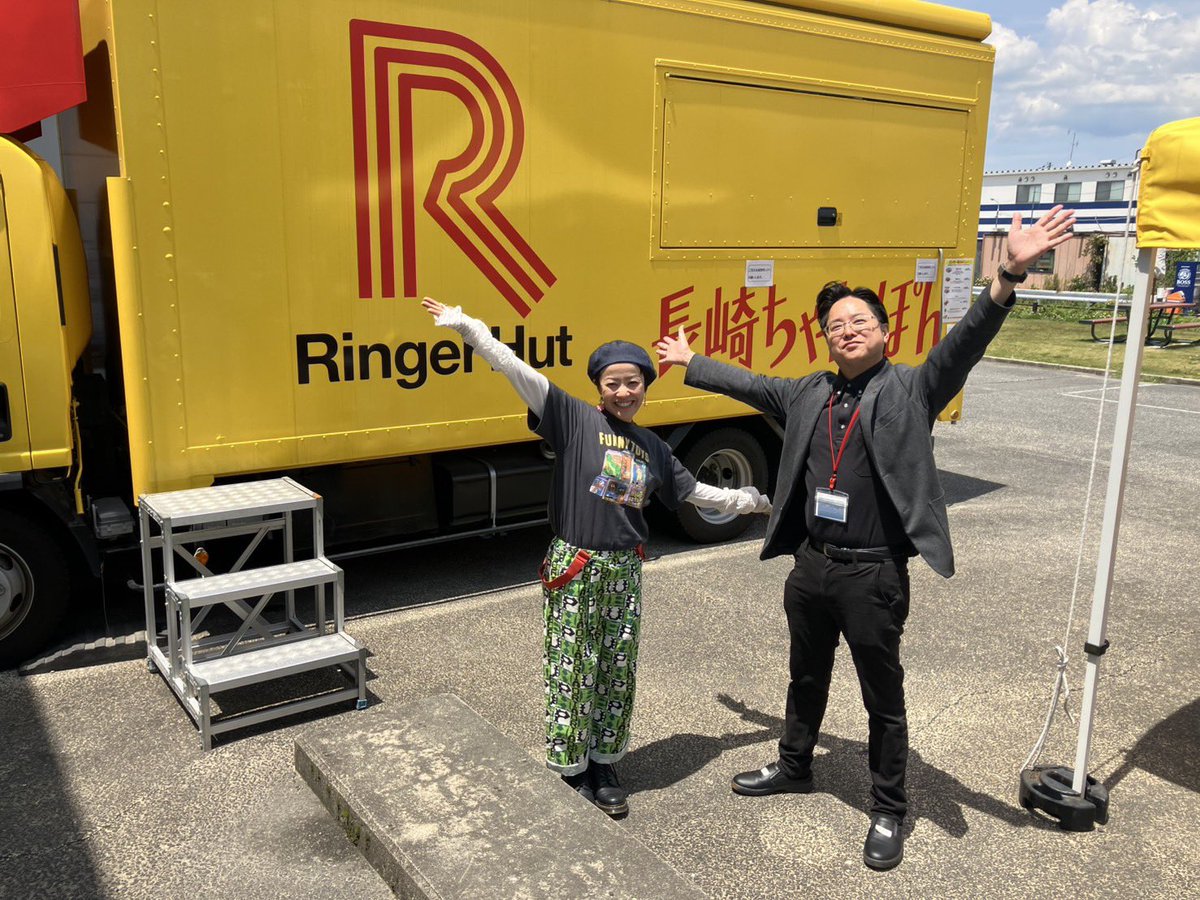 kbs_mori's tweet photo. ラジオカー🚗

午前中は【リンガーハット 京都工場】さんにお伺いしました！

国内3ヶ所目の工場で、野菜カットや餃子製造をされているそうです。
直売所や自販機も人気。週末はキッチンカーも登場し、長崎ちゃんぽんや皿うどんを楽しまれる方も多いそうです♪

#となもり #宮脇さなえ  #エルちゃん https://t.co/OIuhBE3rpg