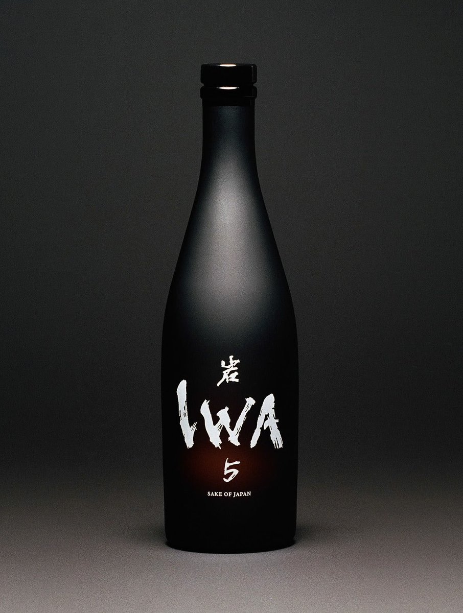 _NIPPON_SERIES's tweet photo. ◤#1 Warm-up◢
sponsored by vantage management

" IWA 5 Assamblage 4 "

ドンペリニヨン5代目醸造最高責任者、
リシャール・ジョフロワ氏が手掛ける、
五感に響く日本酒らしい日本酒。

公式スポンサー企業vantage management様のご提供により、優勝者に賞品として贈られます。 https://t.co/EQzlBTcDaL