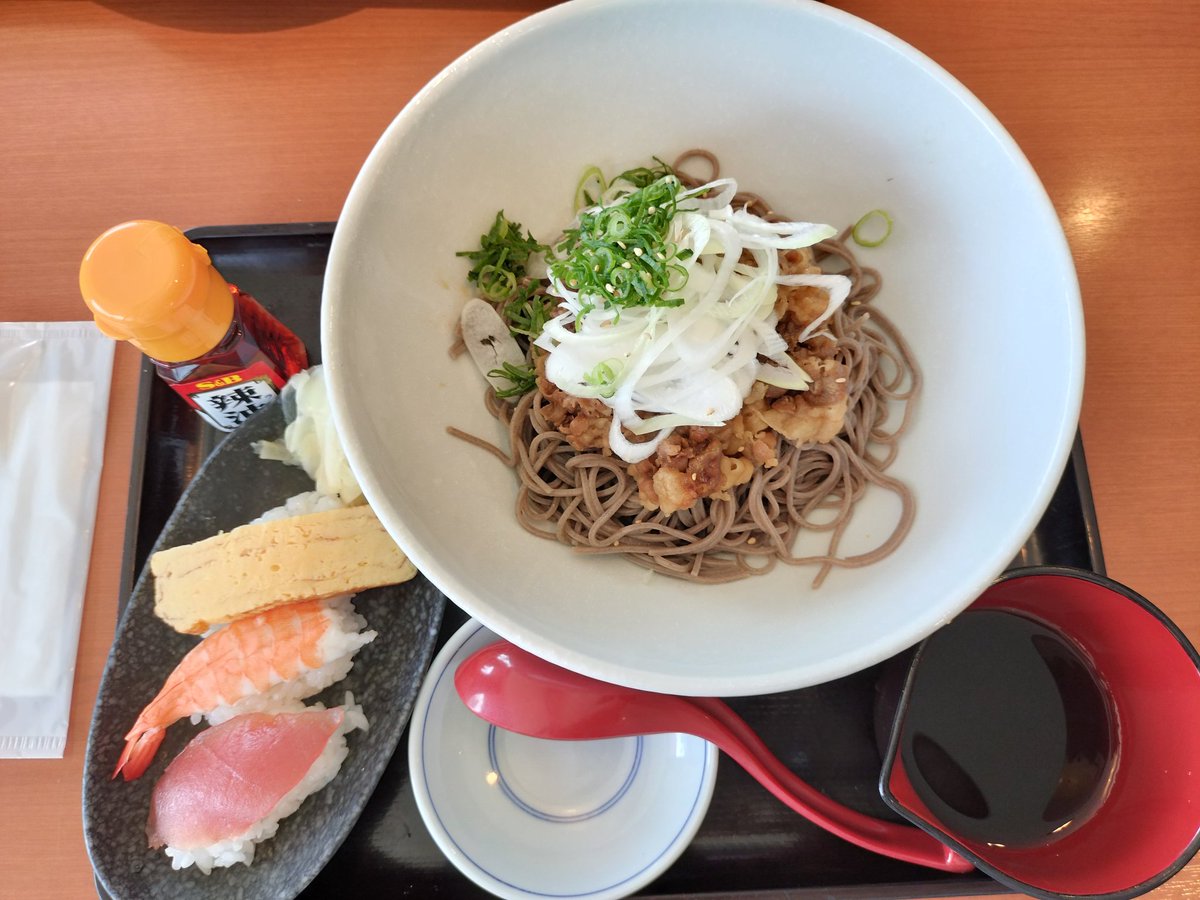 CreaturesHn's tweet photo. 京都に来てます
さとでランチ中
辣油をどんなにプッシュしても出ないと思ったら中ぶたさえ取ってない完全なる新品やったw
肉そばうまし😚 https://t.co/uQZY1XiNJV