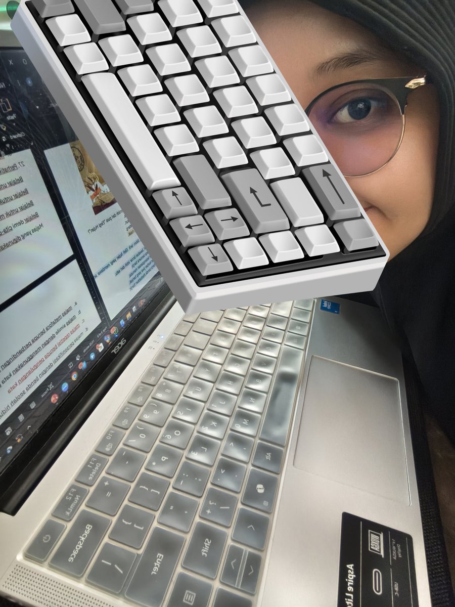 intact_fragile's tweet photo. liburan produktif. alias soalku belum selese coyyy😭 belum kartu soal, kisi-kisi, masukin soal ke aplikasi😭

takut lama2 aku jadi keyboard WKWL https://t.co/oUAwdUIfys