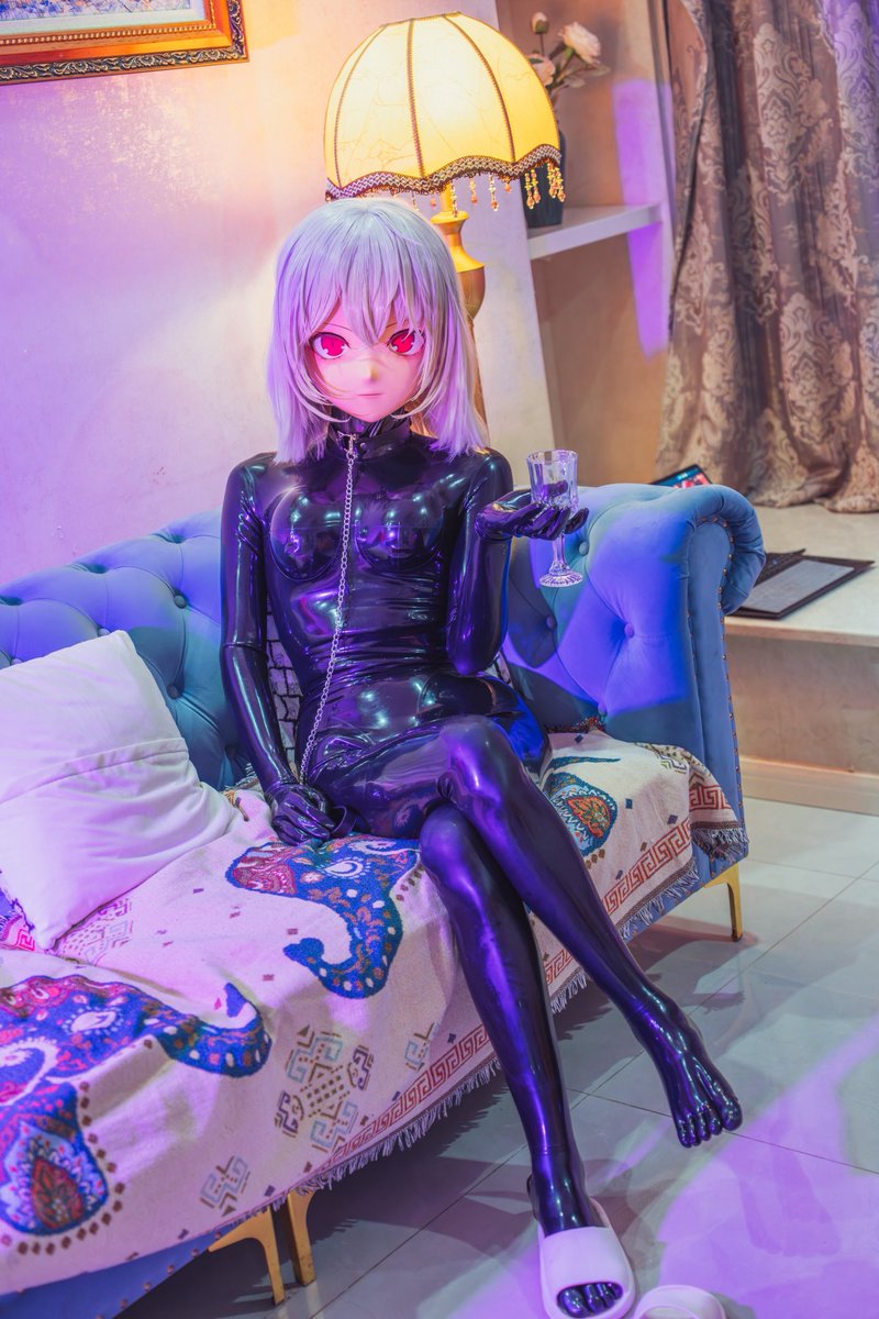 Danger_Crisis's tweet photo. 来饮一杯无
📷：@Водкa
#kigurumi #latex https://t.co/5wVf5kkgPw