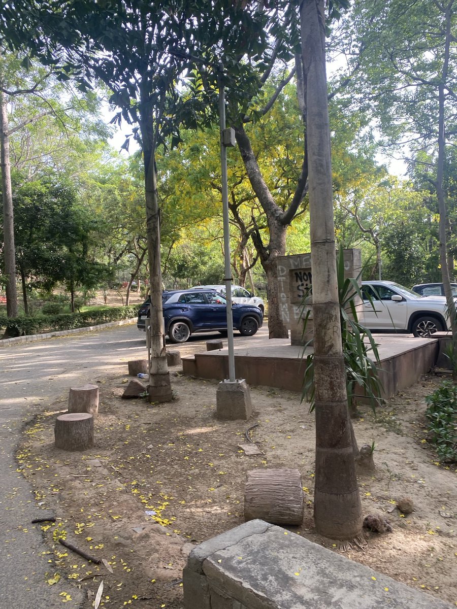 _sabanaqvi's tweet photo. A beautiful historic park in Delhi becomes a parking lot. Appeal to ⁦@LtGovDelhi⁩ to stop this. Sir, for few months a park under DDA has suddenly opened a gate from the Mehrauli-Gurgaon road to private vehicles. Residents, regular walkers harassed. Appeal to save park https://t.co/h4KalGmuUj