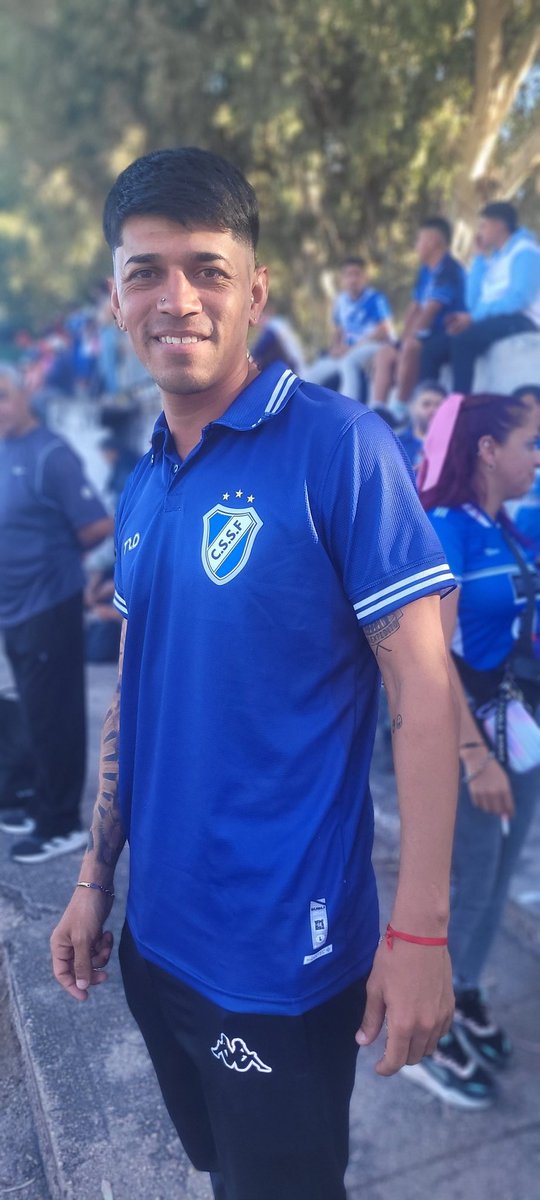 futbolfedearg's tweet photo. Postales de hinchas de San Francisco, en el debut con victoria del Santo 1 a 0 sobre Racing. Vlog en el primer comentario. #lrf
#futbolfederado #hinchas #cssf #lariojacapital https://t.co/O5nFHg8kBq https://t.co/FLU72chnzt