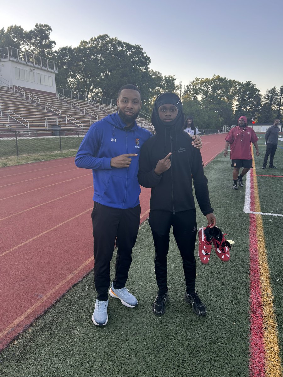 SCO_ISLAND's tweet photo. @CoachLeez 👀👀 https://t.co/1nZMnJnmxr