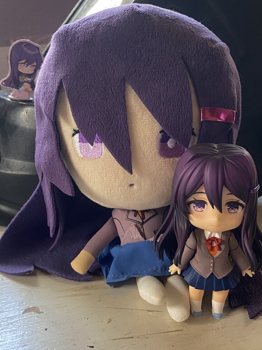 ddlcyuribot's tweet photo. yuri bot still down sorry ;; time to post the yurilings https://t.co/YK9xoz76zg