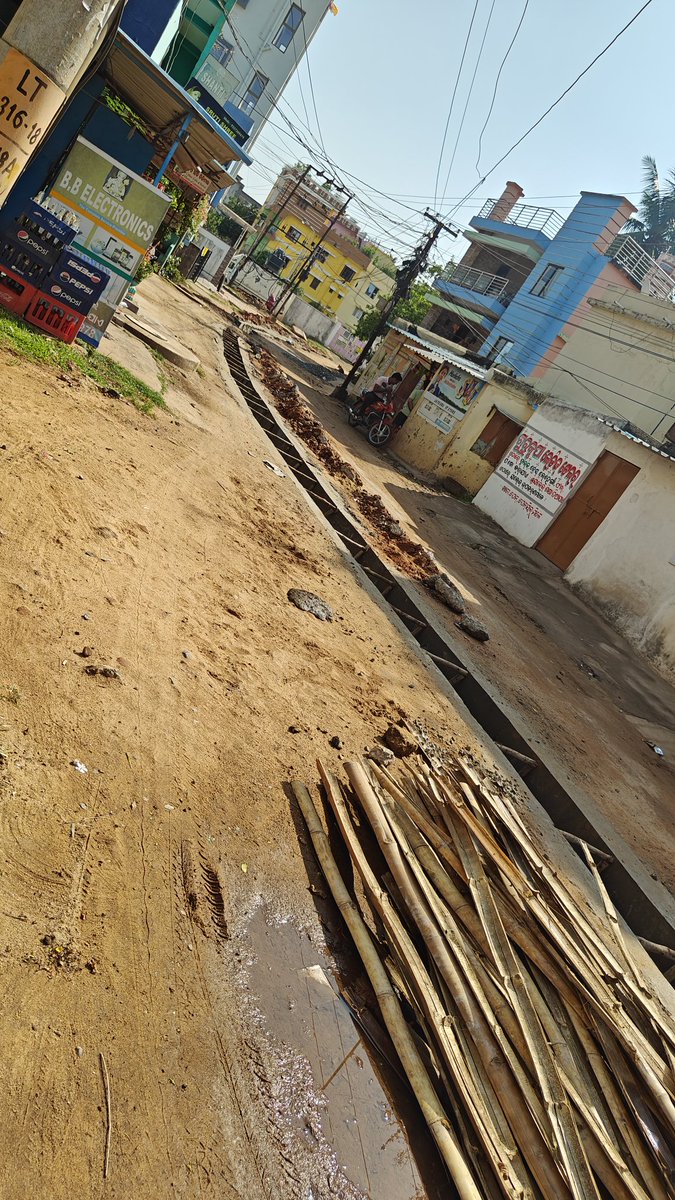 Nihar_the_one's tweet photo. Just about 100 meters drain work and 18 days gone!! Very irresponsible authority @bmcbbsr @Sulochana_Apa @MayorofBBSR @MohanMOdisha . No work since last 10 days. Inconvenience is at its peak. Vehicle parking is a nightmare even though we have dedicated parking inside our house. https://t.co/KkkUeuTxc6