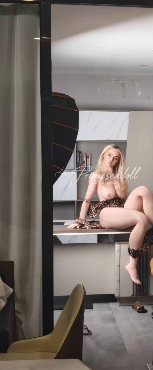 primesexdoll's tweet photo. Behind the scenes of Pearl's photoshoot. 

(171cm silicone love doll companion) https://t.co/0yyjYRXpuo