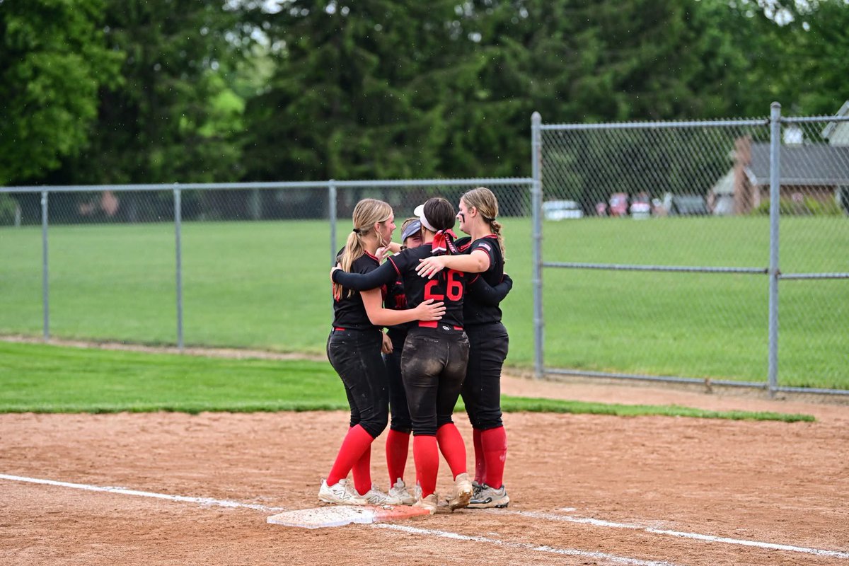 ASingleton_8's tweet photo. Always more than a game. ❤️ my seniors https://t.co/JLZJjB9nmJ