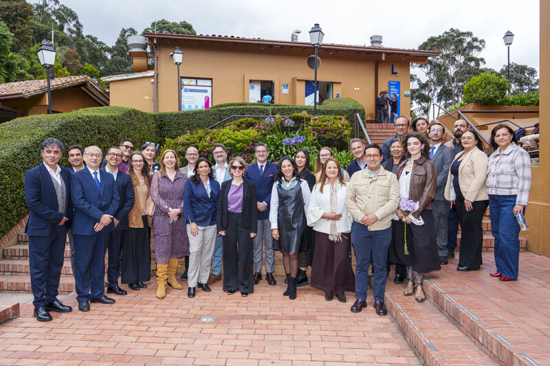 BEembassyBogota's tweet photo. 🌍✨ La francofonía como puente hacia el futuro | 🇨🇴🤝🇧🇪🇨🇦🇫🇷
 
El 11/05 la Consejera Económica y Comercial Marjorie Inghels, participó en el evento de apertura de la Semana de los Países Francófonos en el Politécnico Grancolombiano, organizado conjuntamente con la @AFBogota. https://t.co/tYZQzsRTi3