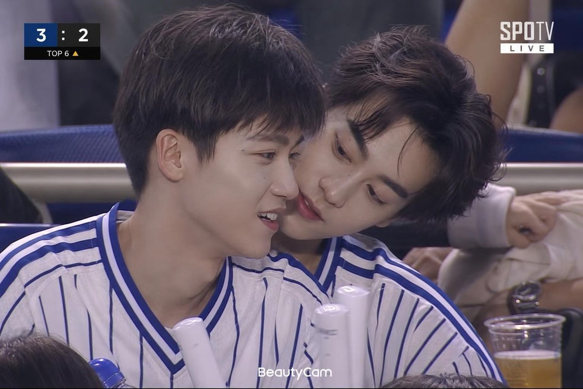 แสงจันทร์ยอมแพ้🥀 tweet media