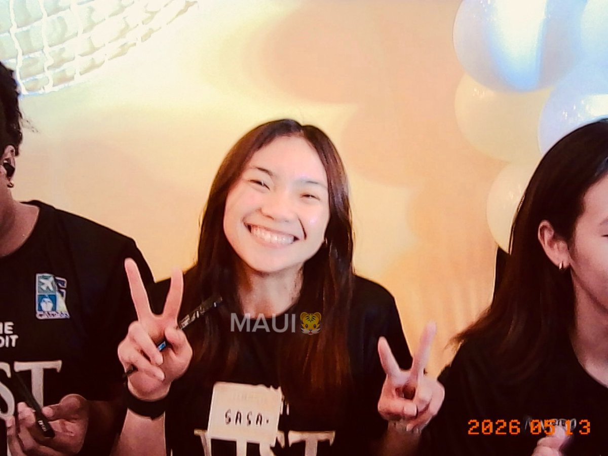 froyonicassie's tweet photo. ang tripletsz kwoah 😭💛

 #USTWVTMEETANDGREET https://t.co/4PTZha6ug6